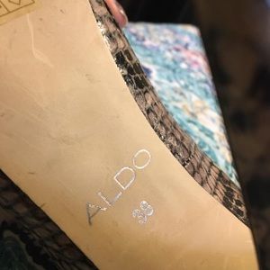 Snake skin pumps not real snake skin. Size 7.5